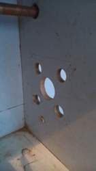 Agujeros de ventilación para armario con alojamiento de contador de gas.