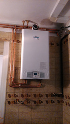 Instalación de caldera en patio particular