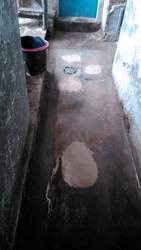 Detalle acabado en cierre de albañal reparado.