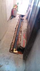 Acometida general de agua para finca. Ramal de suministro desde calle hasta batería.Tuberia de polipropileno, accesorios de latón.