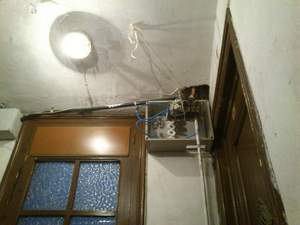 Instalación de caja de rellano en escalera.