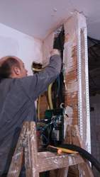 Montaje de caja para centralización de automatismos en vivienda.